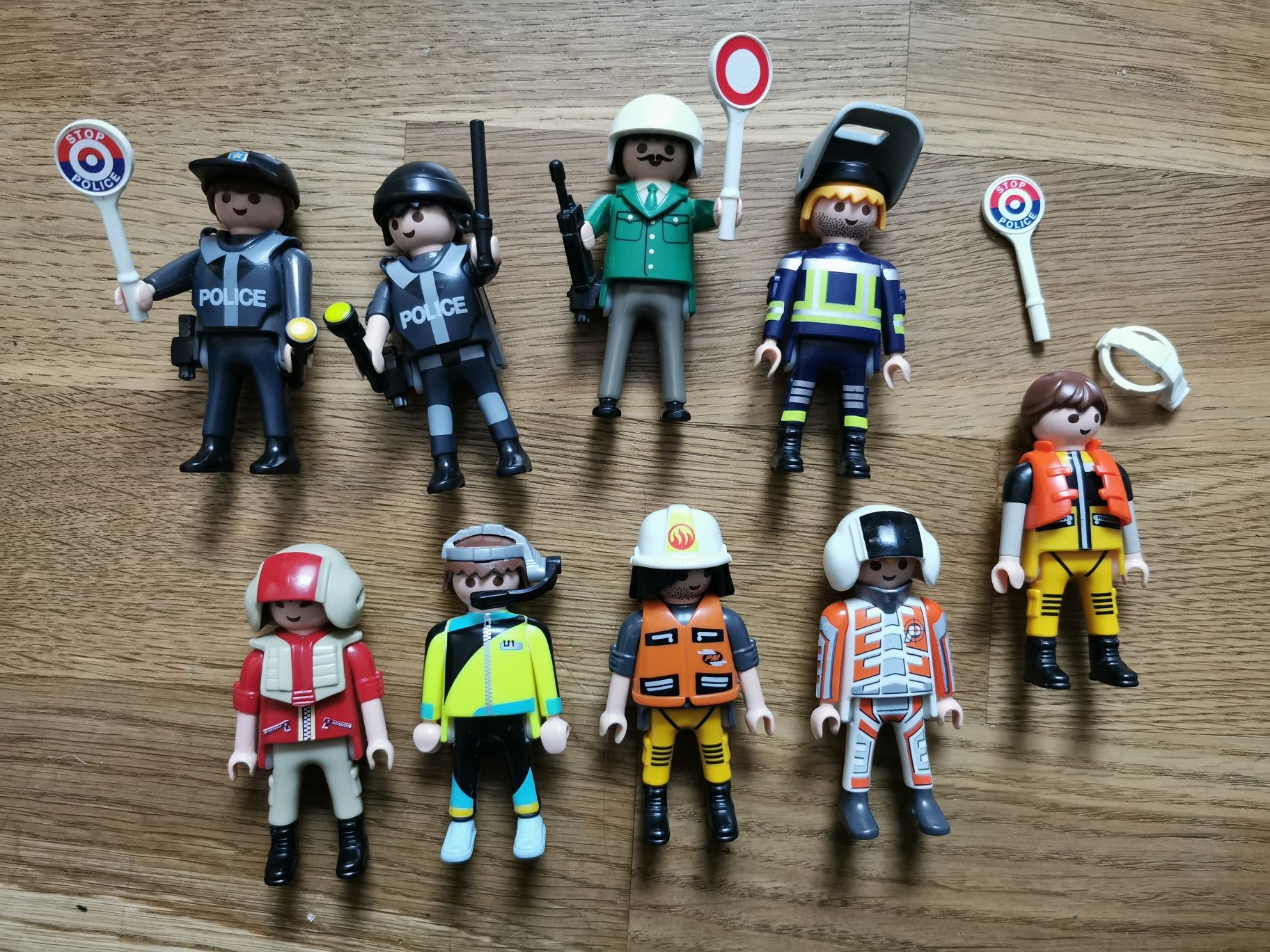 Playmobil figurki, policjanci, strażak, kosmonauta, oficer, pilot itp