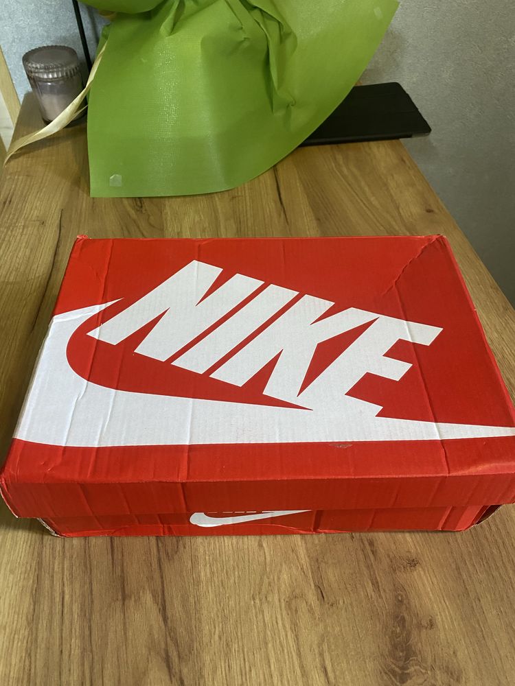 Кросоовки NIKE AIR MAX 90 розмір 44,5( 28-28,5 см )