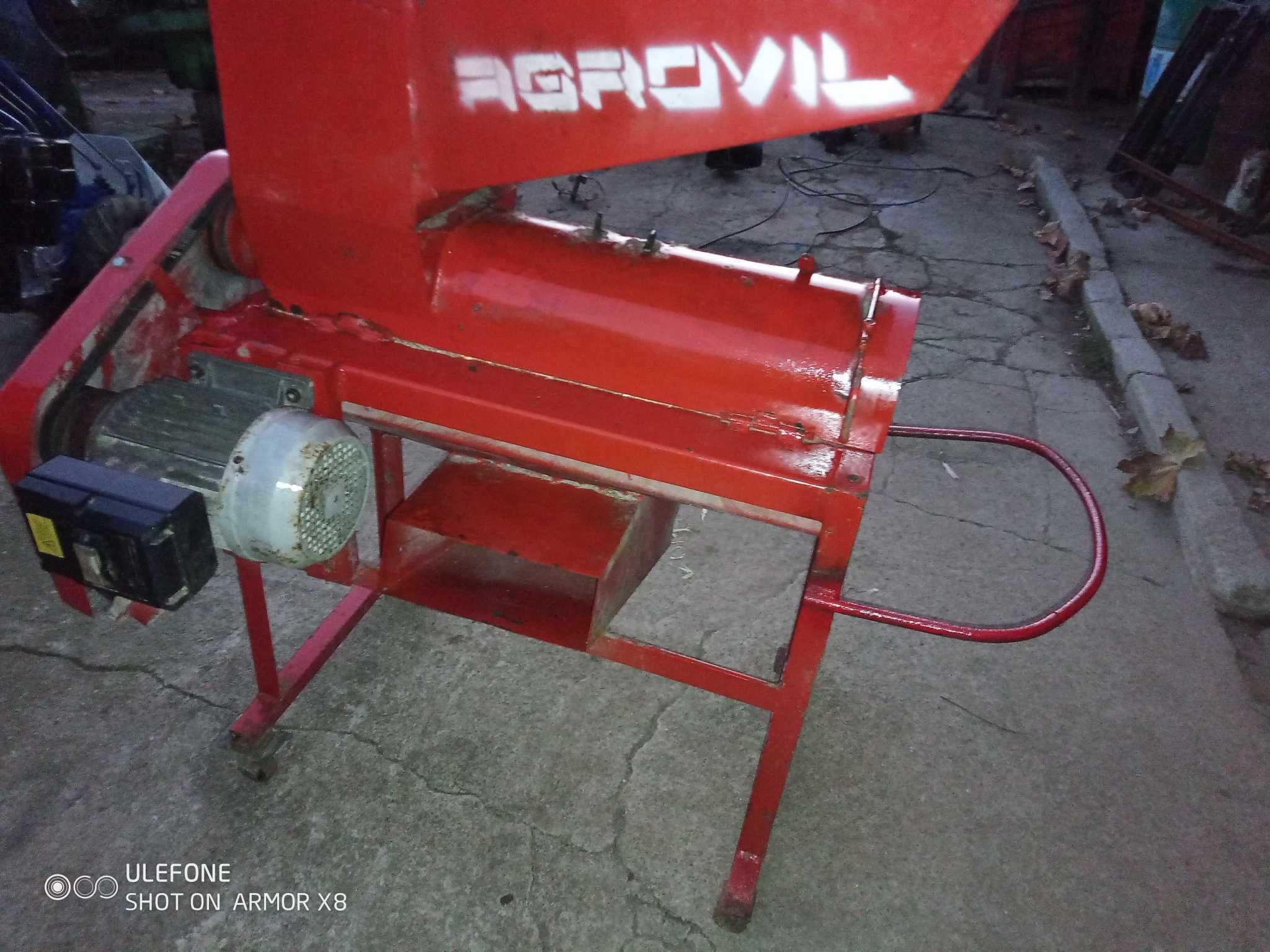 Debulhadeira de milho elétrica AGROVIL