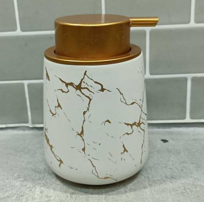 Дозатор из керамики для жидкого мыла