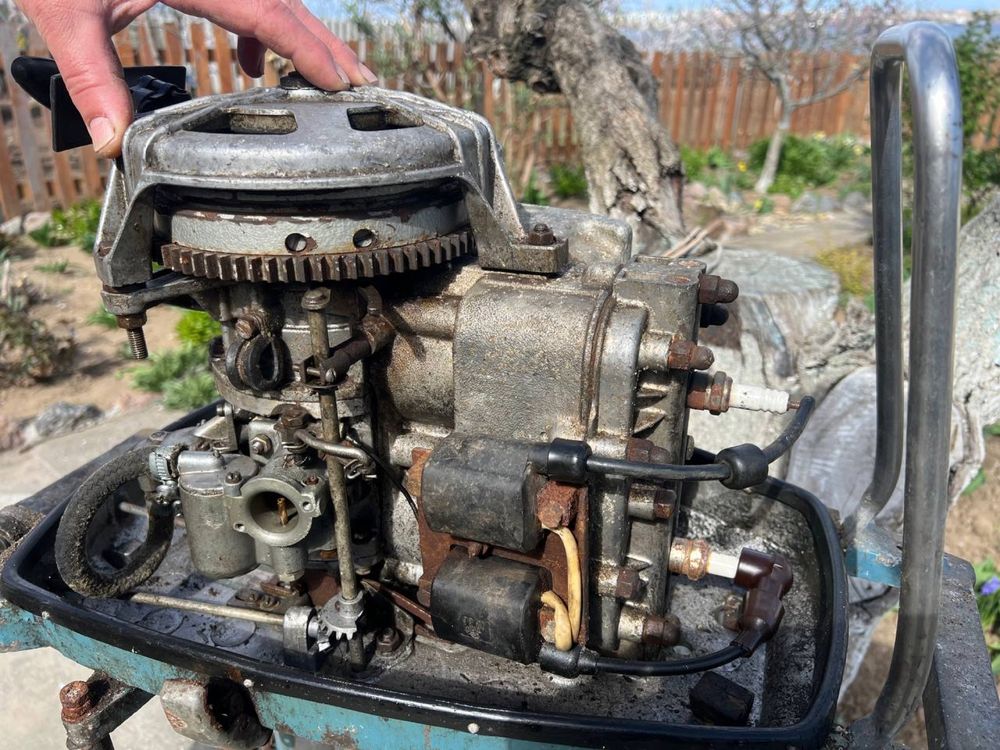 Лодочный мотор , двигатель на катер  ВИХРЬ -25
