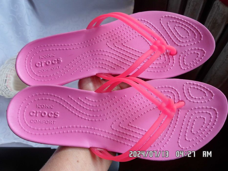 Crocs Isabella Iconic Comfort босоножки вьетнамки шлепанцы W 5