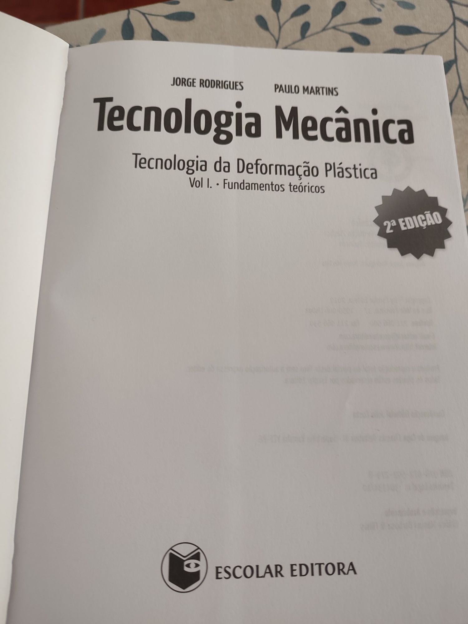 Vendo livro " tecnologia mecânica"