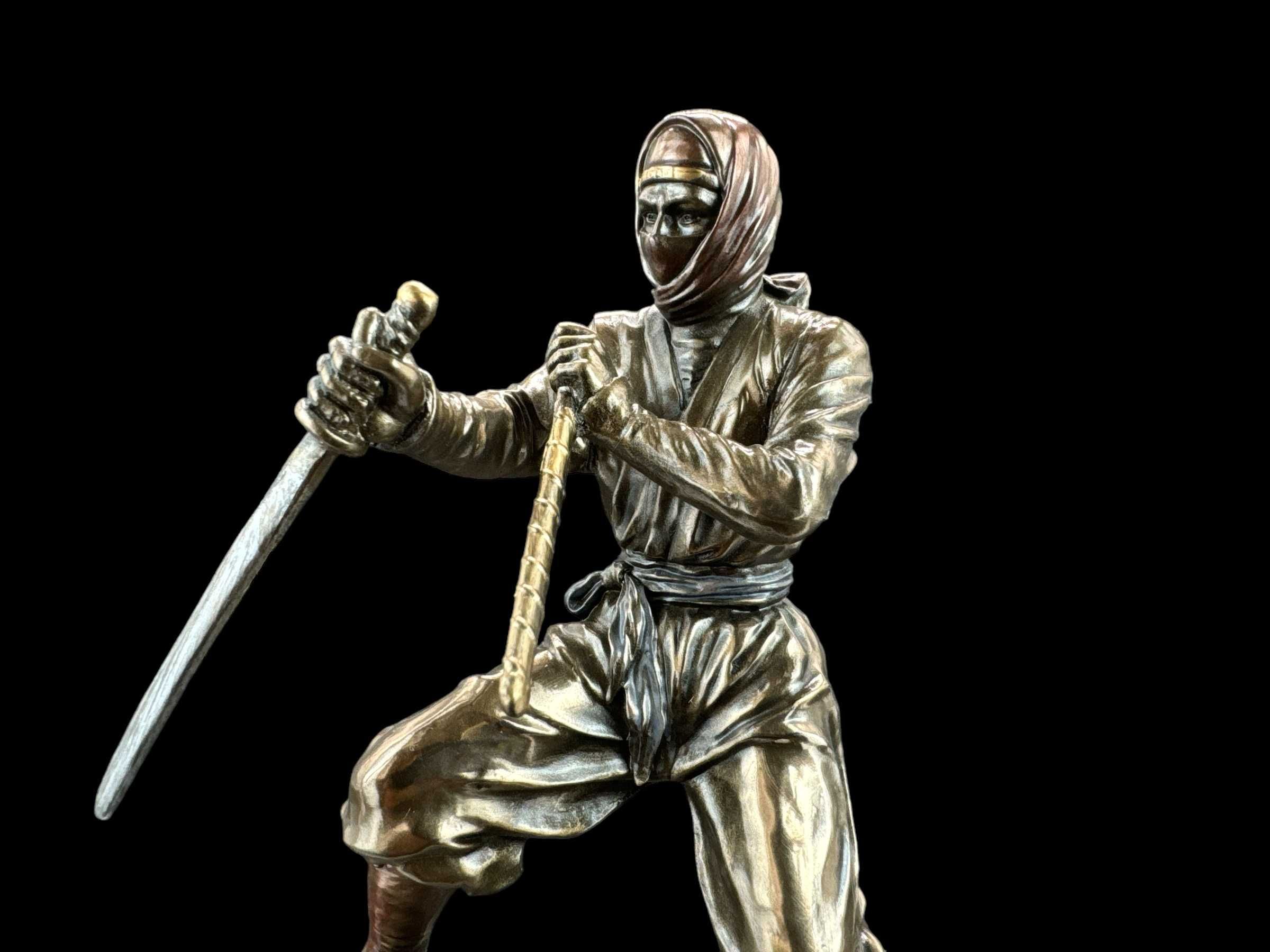 Zamaskowany Japoński Wojownik Ninja z Mieczem Veronese WU78211A4