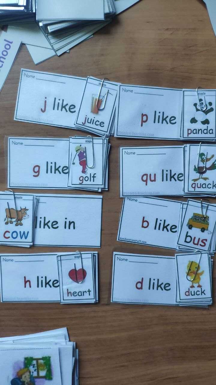 Easy phonics words  книга по фонетике + reading cards