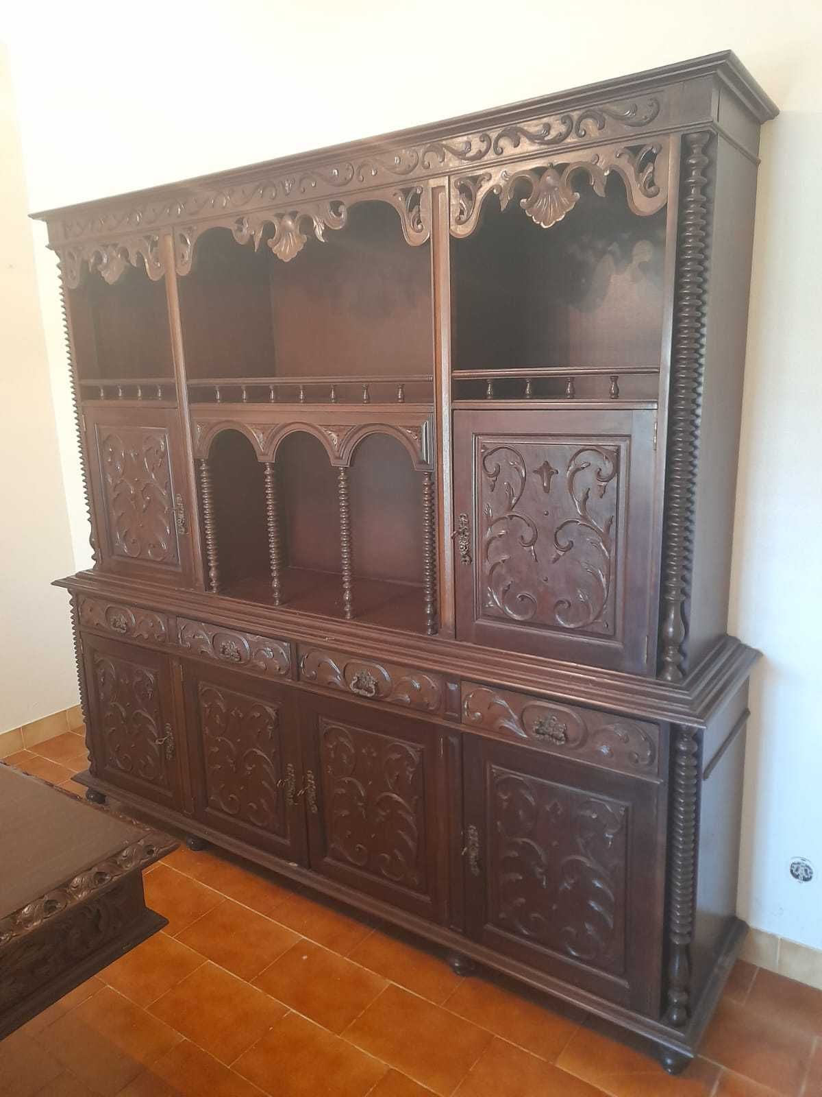 Móvel se sala antigo em madeira estilo rústico