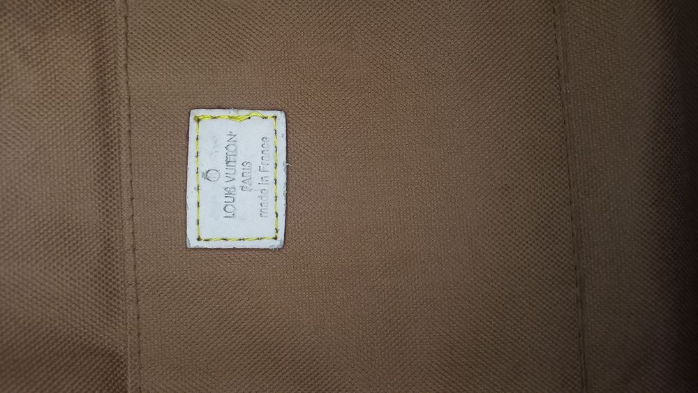 Oportunidade bolsa linda e espaçosa
