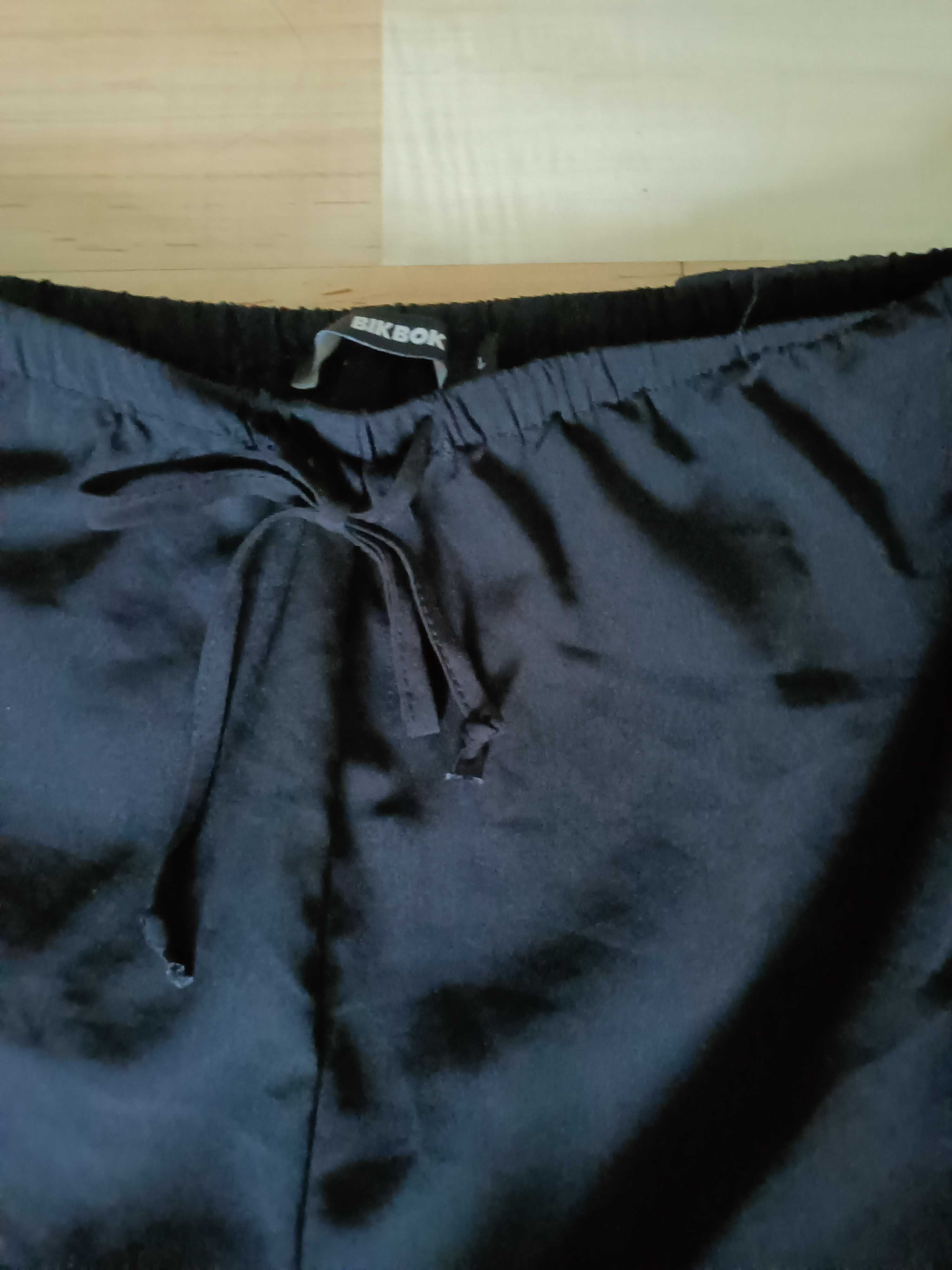 Letnie czarne spodenki rozmiar L 40