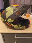 Kask HJC I 80.  .
