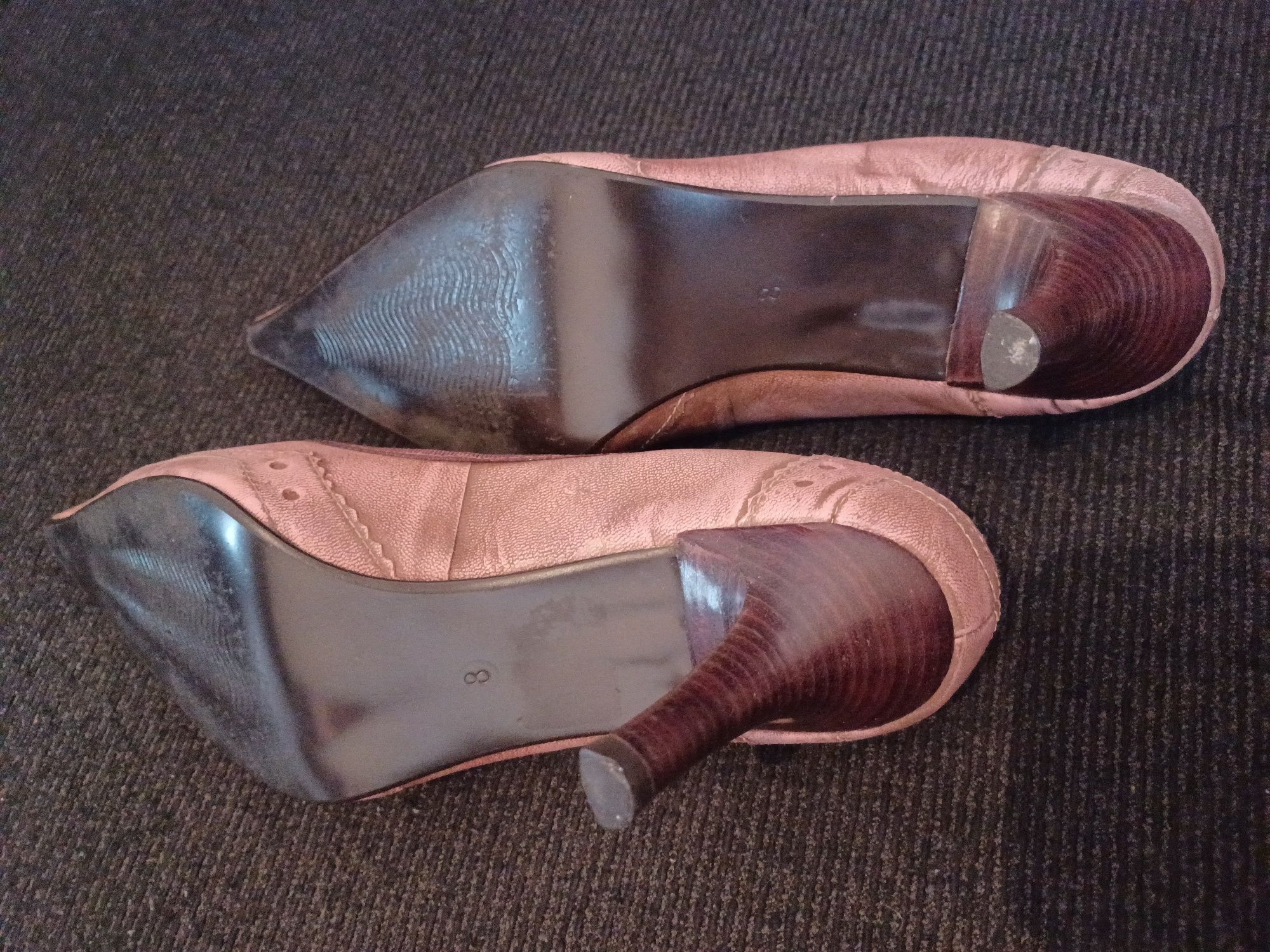 BAIXOU O PREÇO!!! 2,99€!!! Bonito Sapato salto alto, tipo Scarpin.