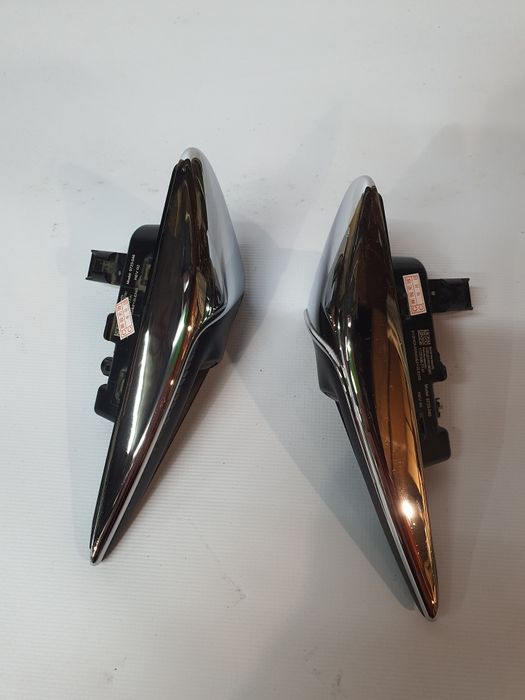 Tesla Model 3 — бокова камера з повторювачем повороту (ліва і права ст