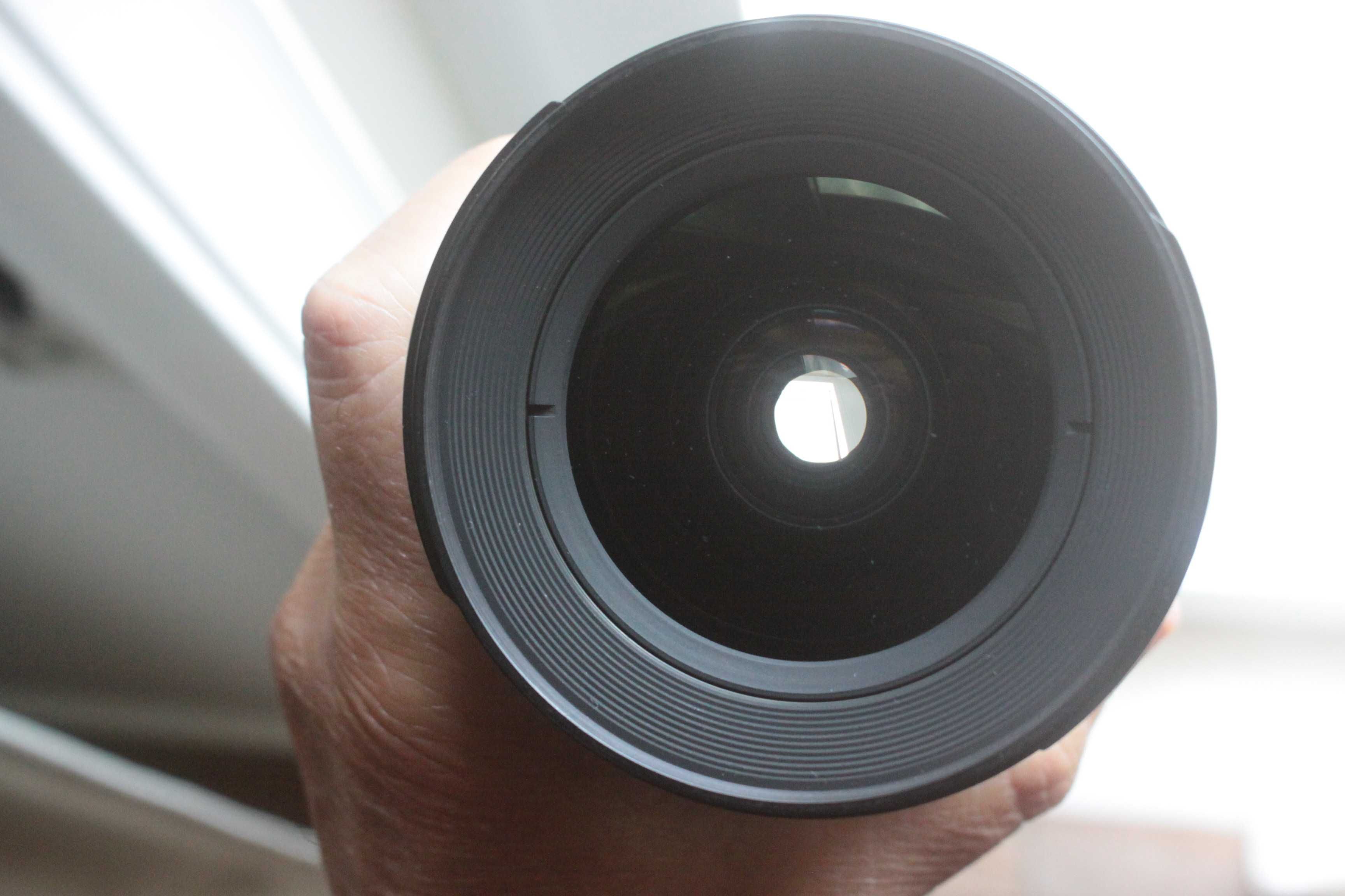 Objectiva Nikon 17/35 2.8D  ED com adaptador TILT para Sony