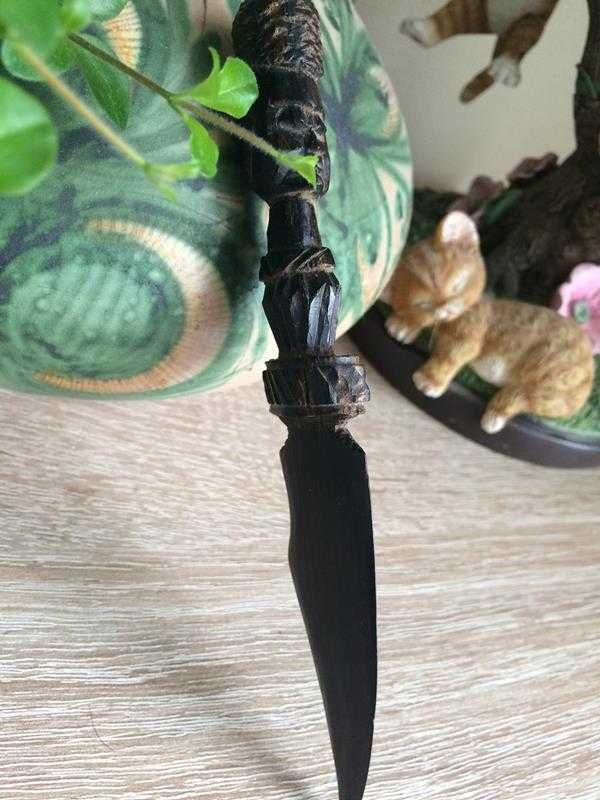 Afrykański nożyk z drewna