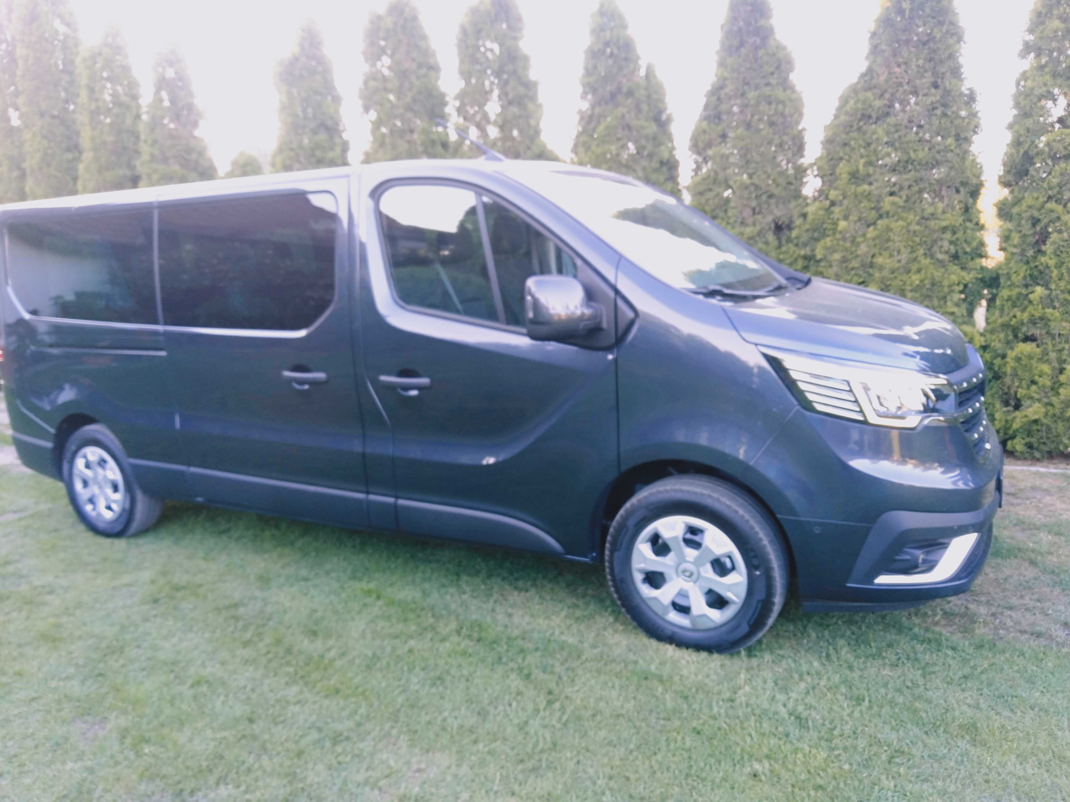Wynajem busa Renault Trafic 9 osobowy
