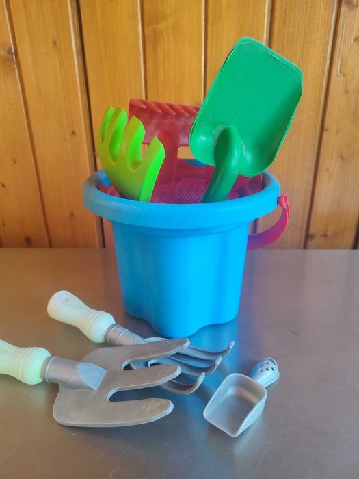 Іграшки для пісочниці