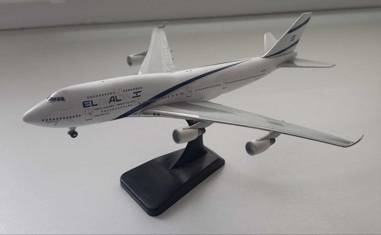 Модель самолета Boeing 747 1/400