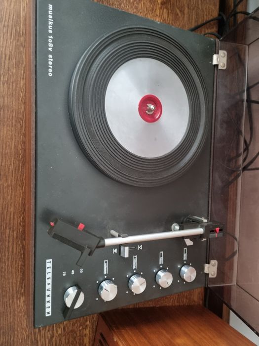 Gramofon z głośnikami hi-fi lata 70