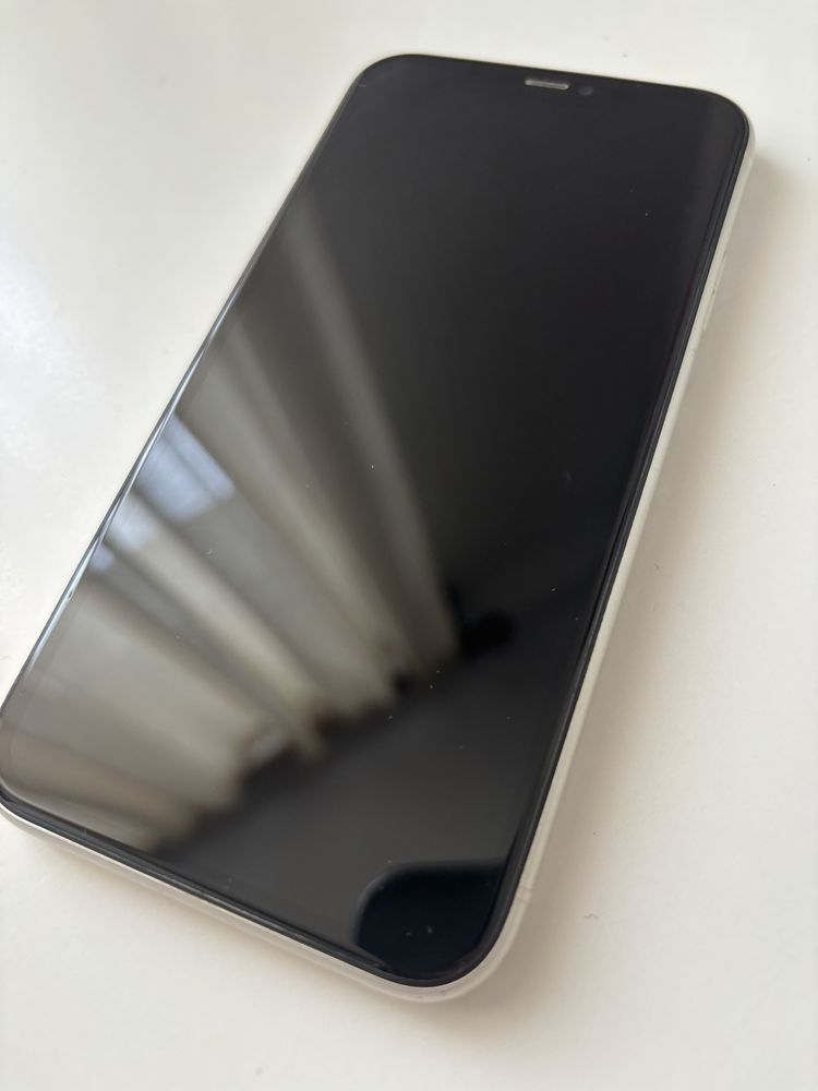 Iphone 11 biały 64gb