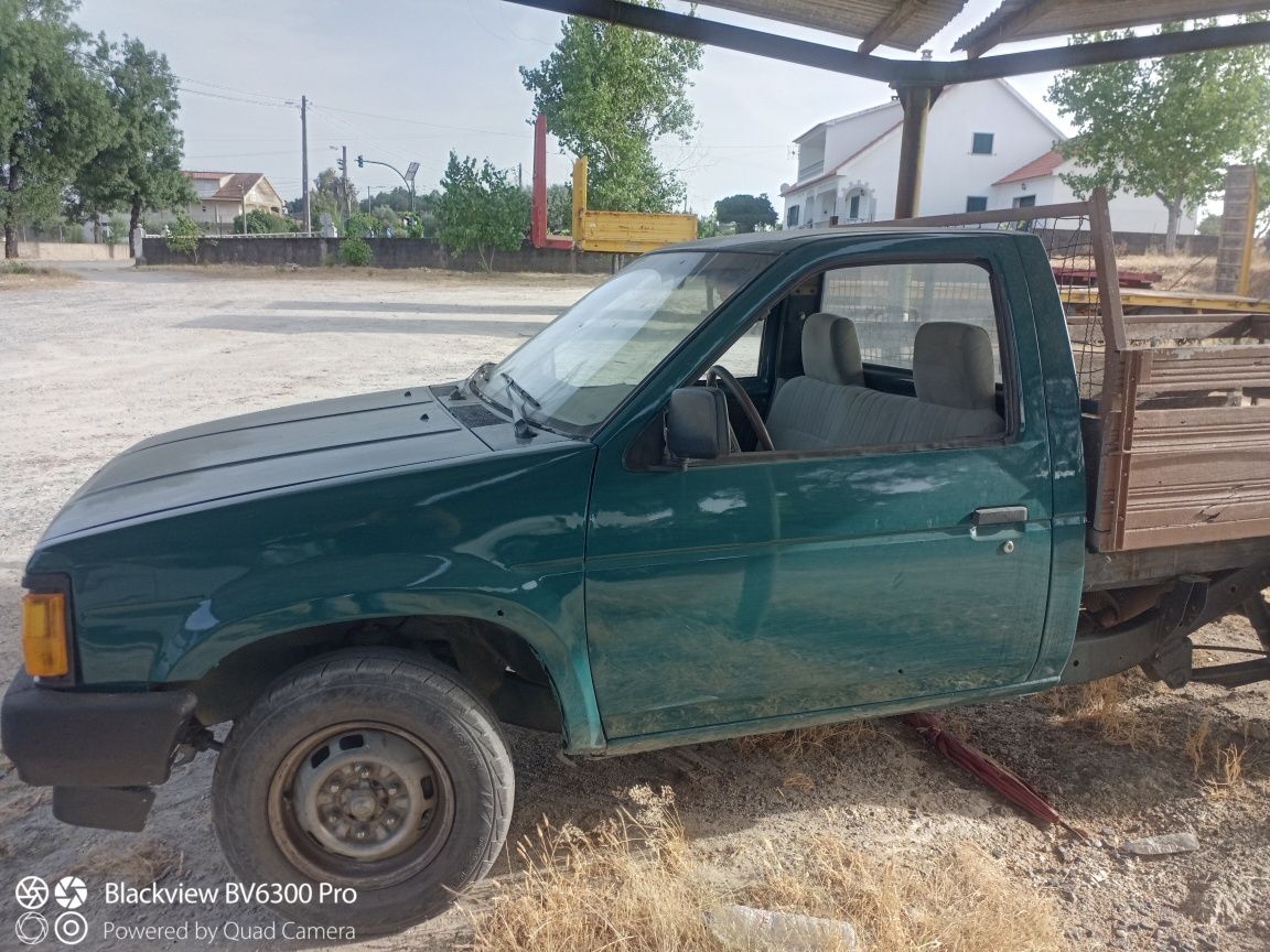 Vendo Nissan d21 muito simpática