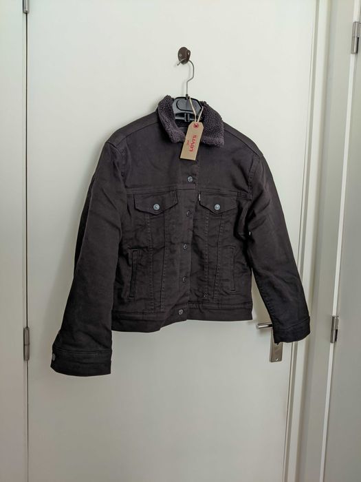 Casaco Levis preto com pêlo xs