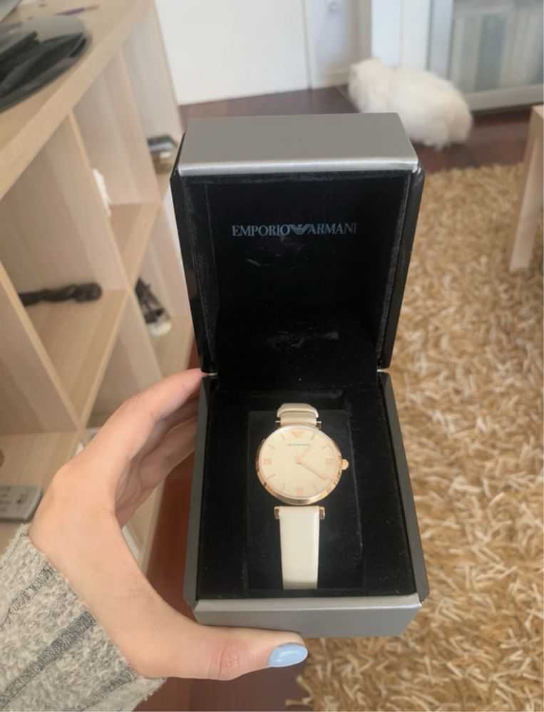 Relógio Emporio Armani original - rose gold com a banda bege