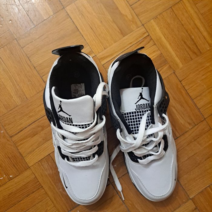 Buty unisex białe r.41