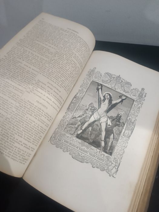 Livro religioso antigo