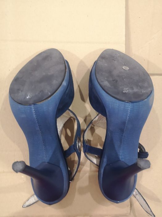 Sandálias azuis de salto alto fino, Calçado Guimarães. 35
