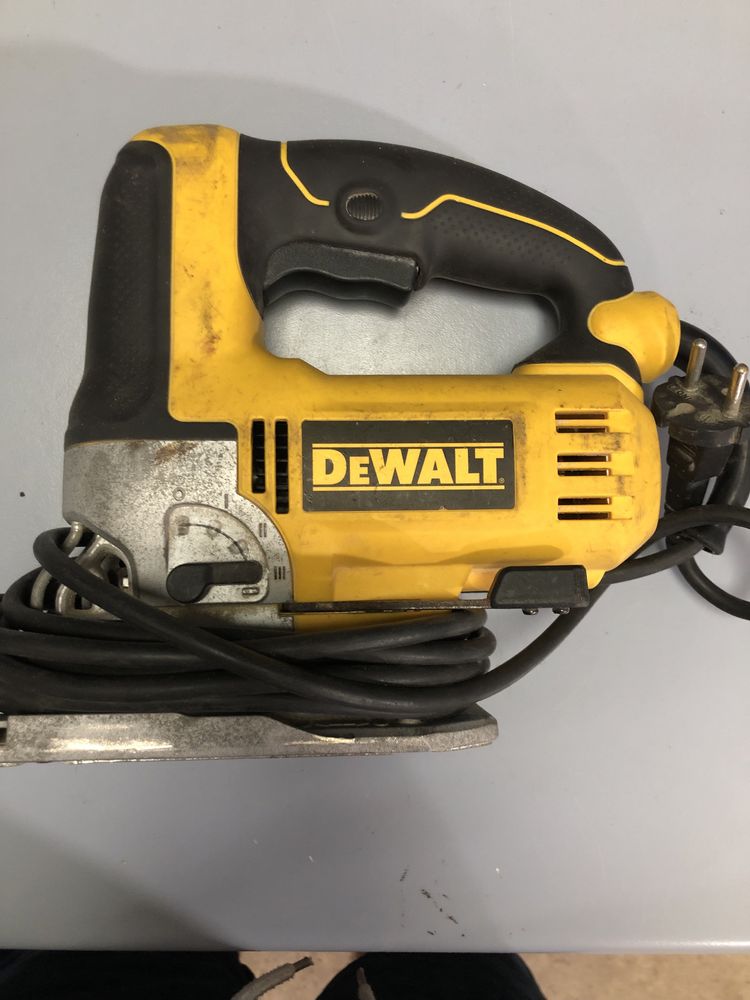 Лобзик DeWALT DWE349