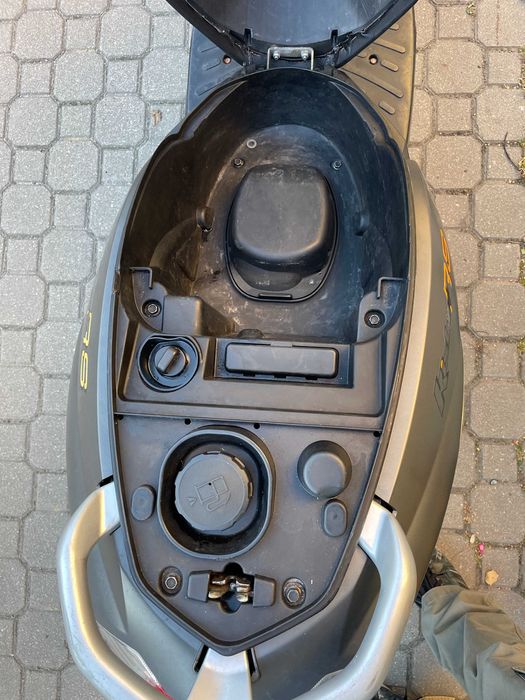 Skuter Peugeot Kisbee 50cc 2T RS