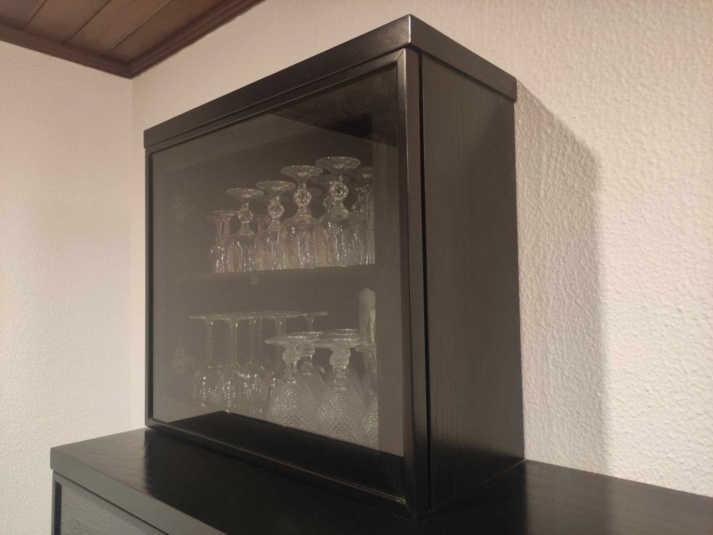 Móvel para sala de jantar ou de estar em wengue. Não é do IKEA