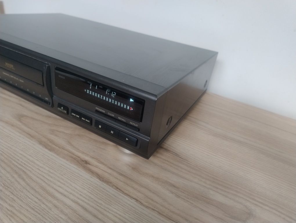 Odtwarzacz CD Technics SL-PG590