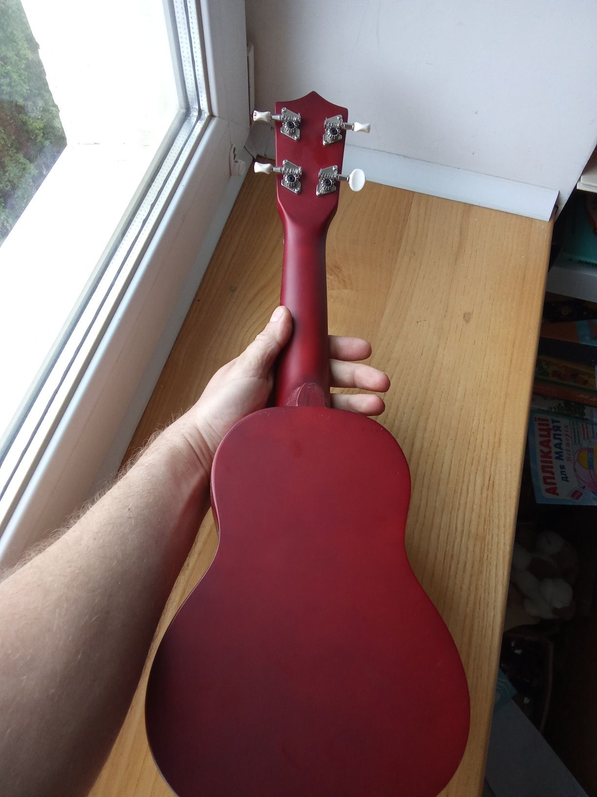 gitara  Ukulele ma bardzo dobre brzmienie. dobre sznurki