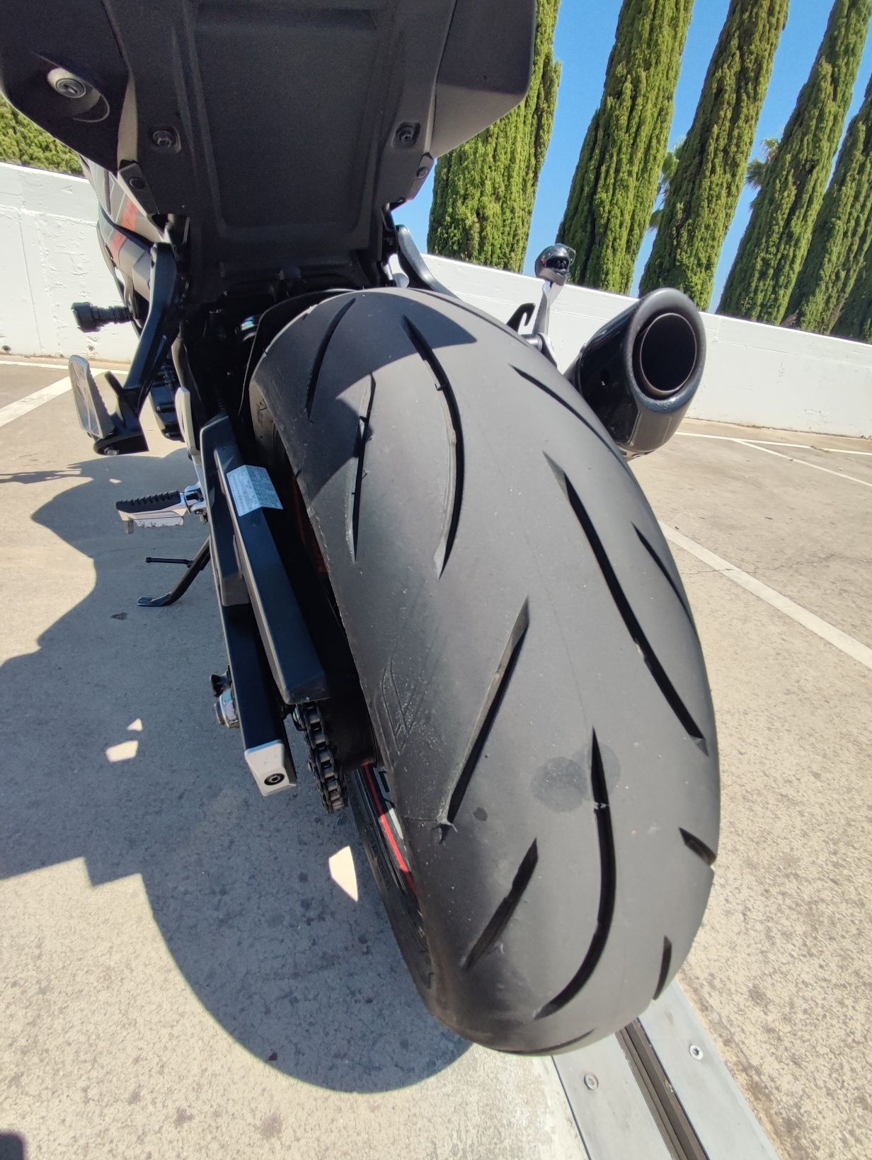 Suzuki GSR 750 FREEGUN (Edição limitada)