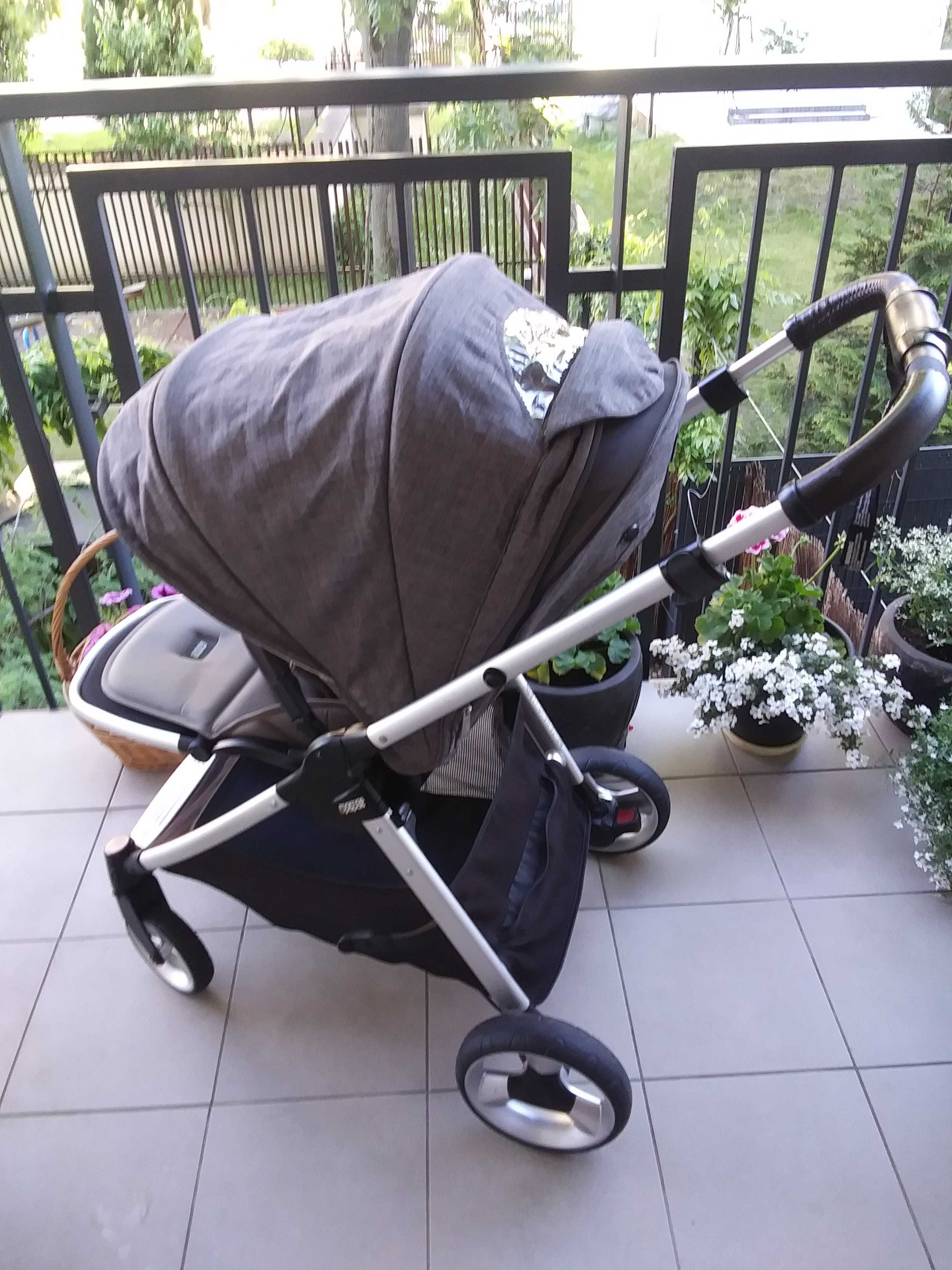 Lekki wózek spacerowy Mamas&Papas dla dziecka szary składany spacerówk
