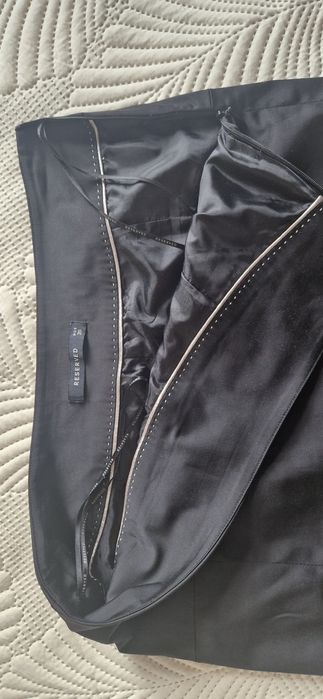 Czarna elegancka spódniczka przed kolana roz. 36