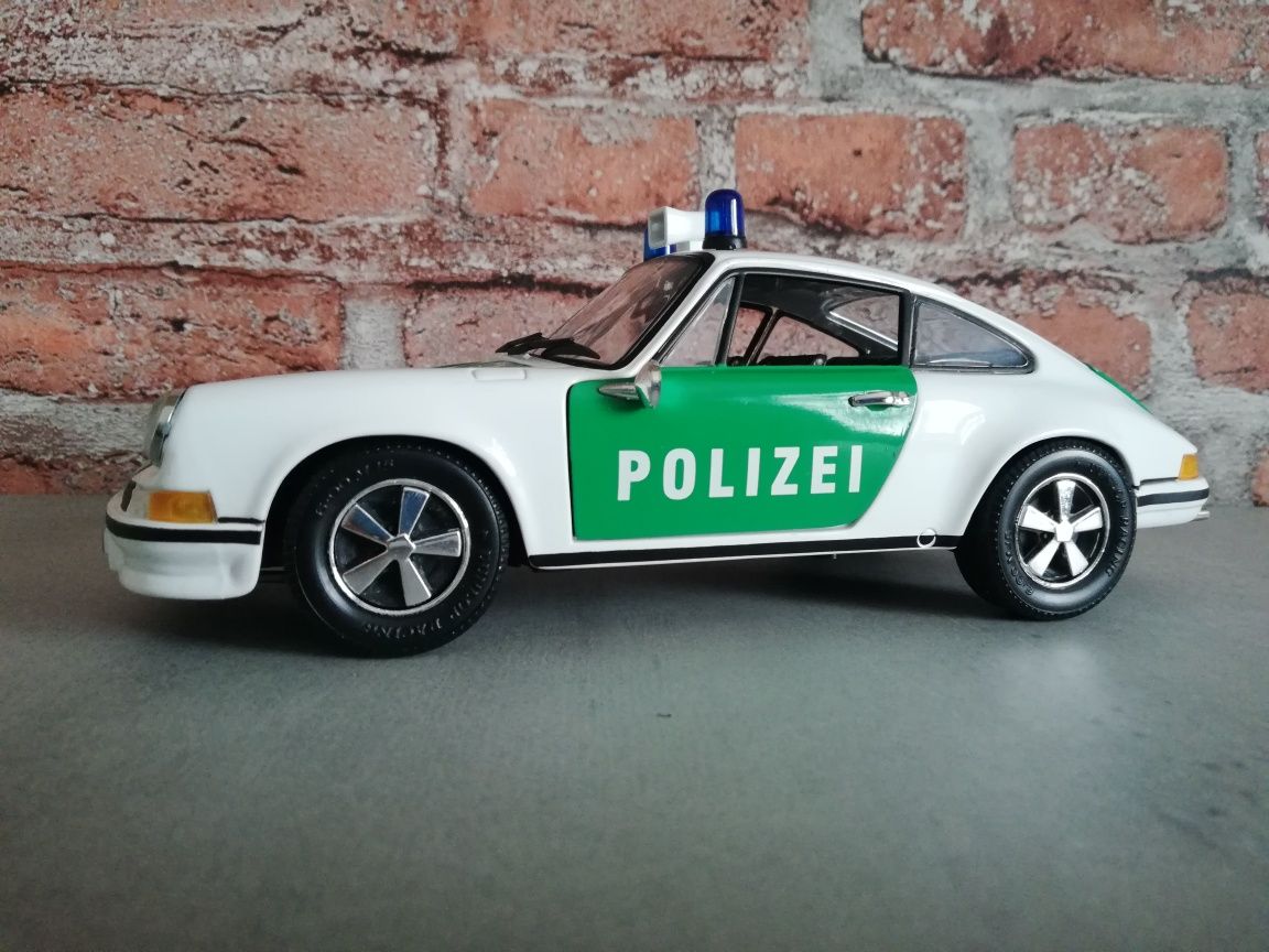 Model Porsche 911 Polizei 1/18 UH