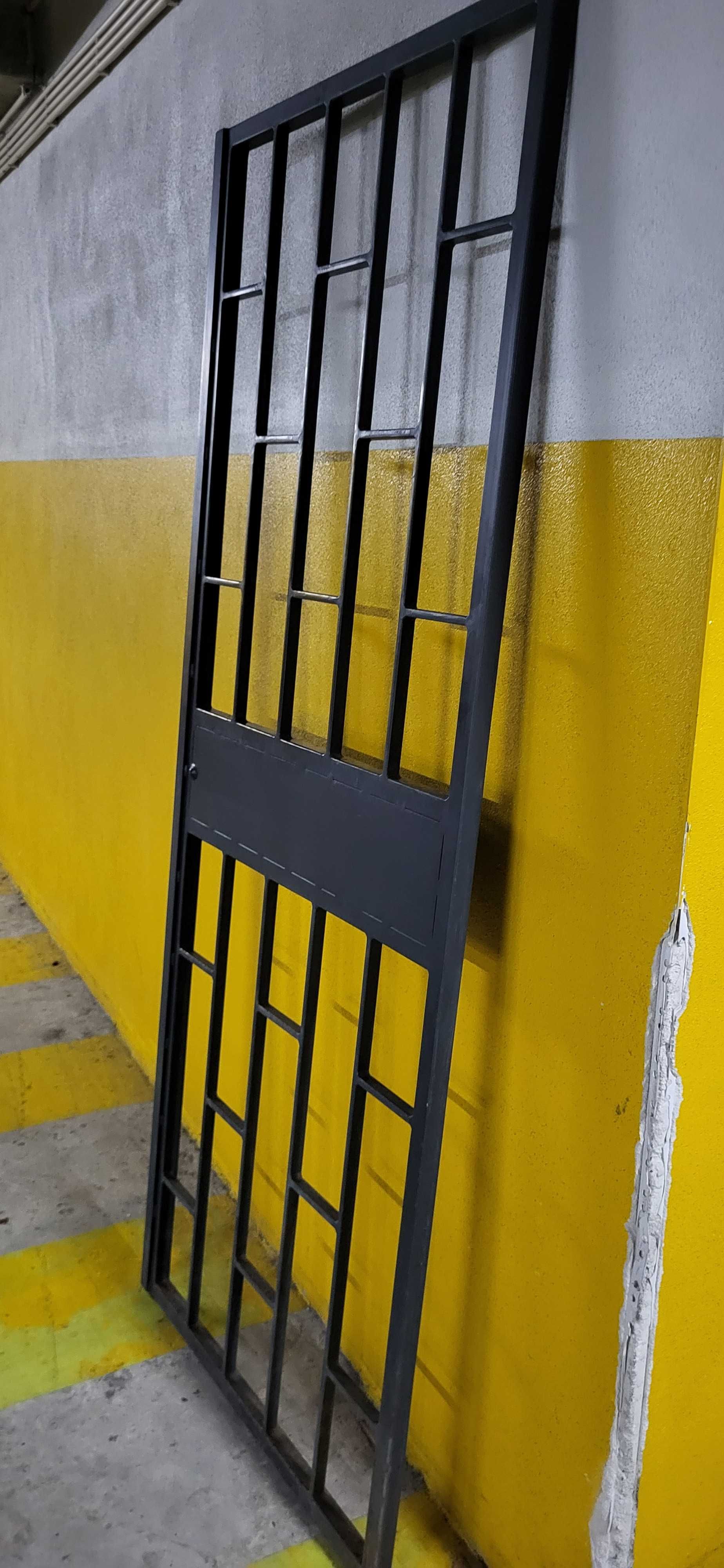 Porta de Ferro com fechadura