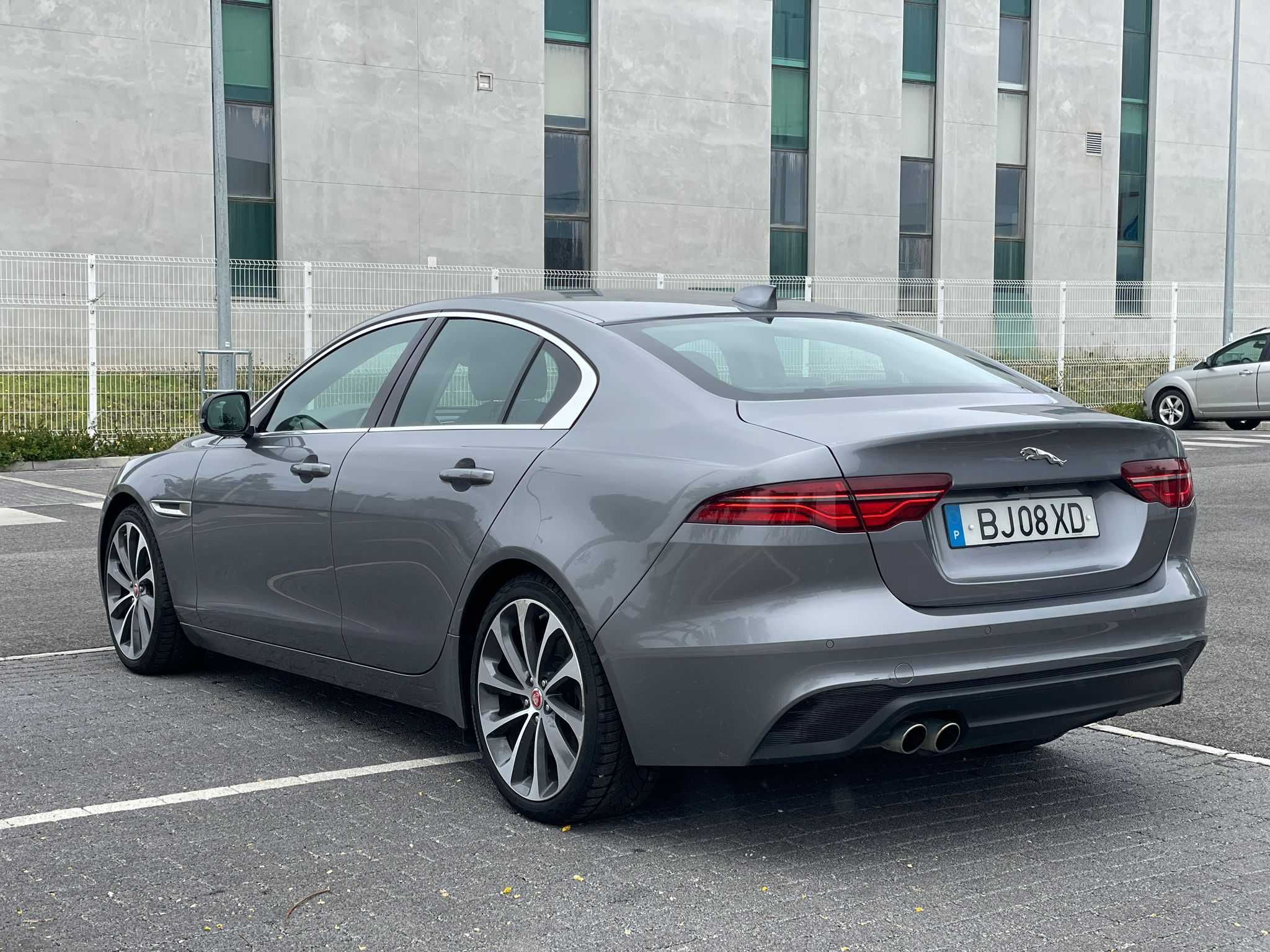 JAGUAR Xe Prestige Automático 2020 - revisões na Marca