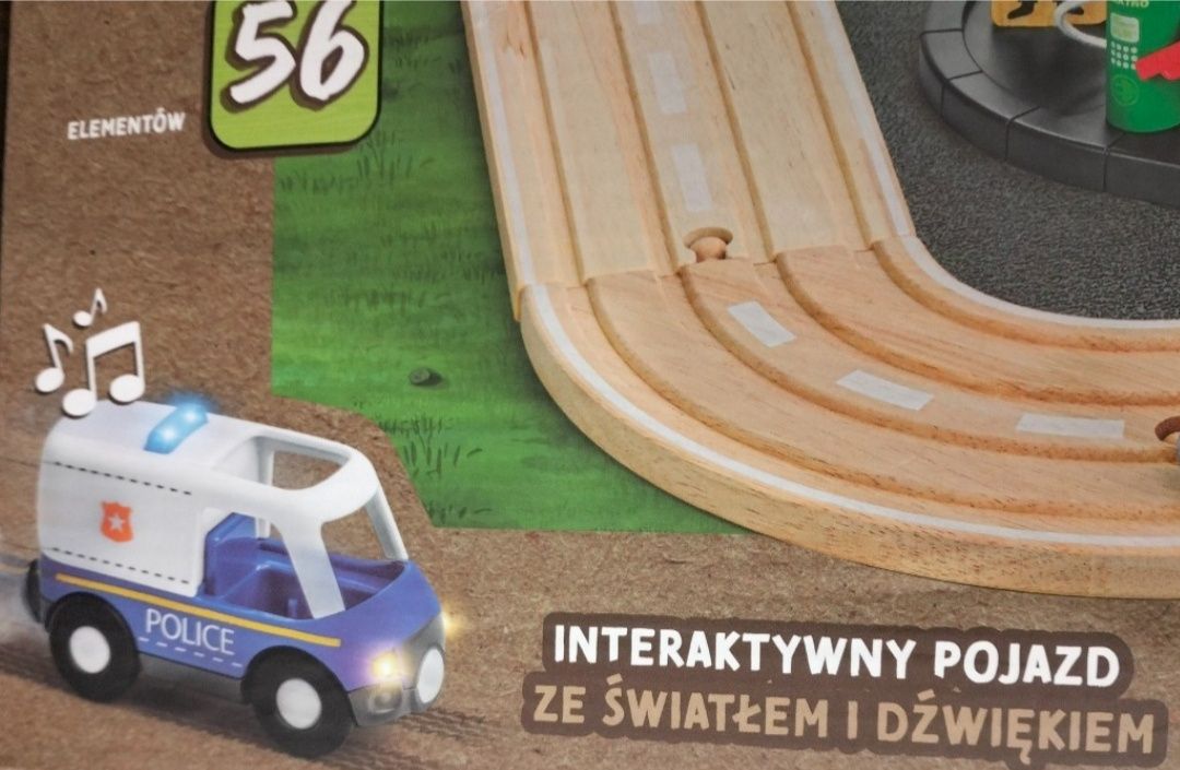 Drewniany zestaw posterunek policji i stacja benzynowa