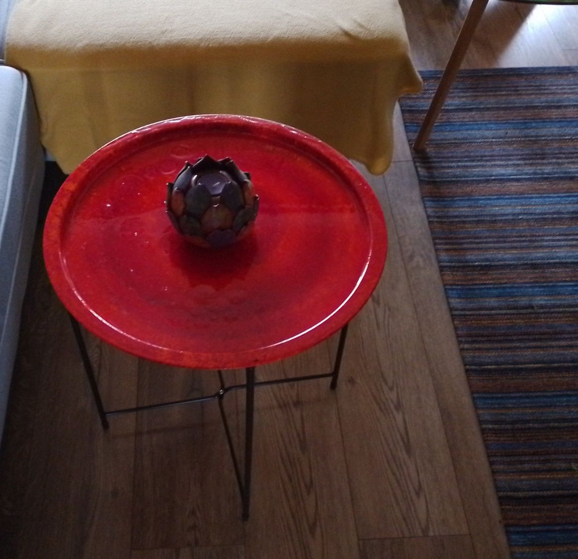 Ręcznie malowany stolik metal okrągły 46 x 46 x 50 cm