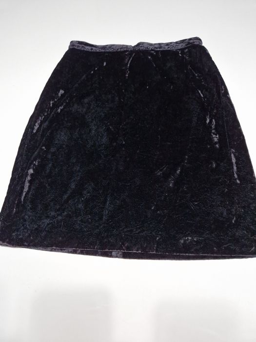 Aksamitna czarna mini