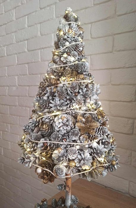 Choinka ze szyszek własnoręcznie robiona