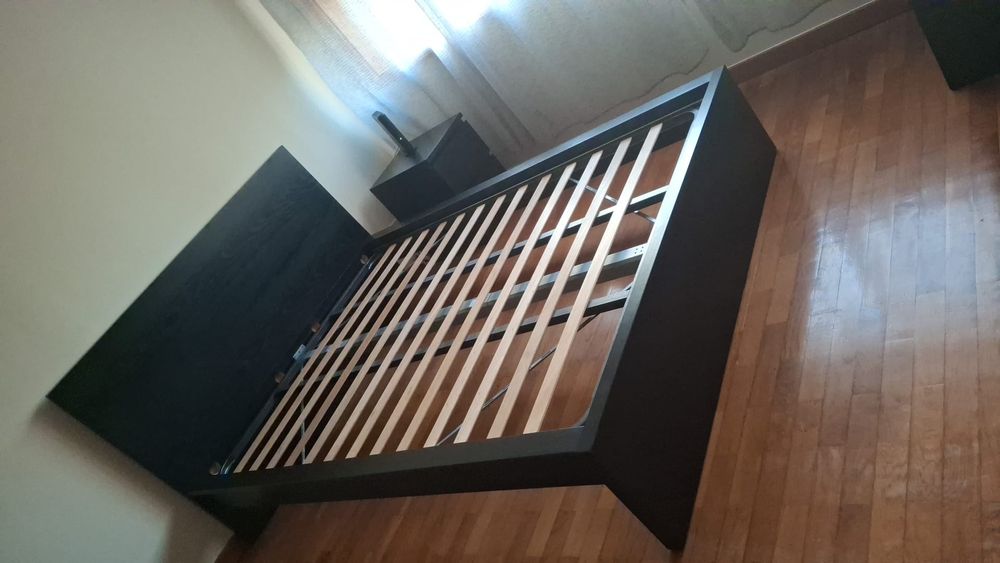 Vendo cama de casal com estrado completamente em bom estado.