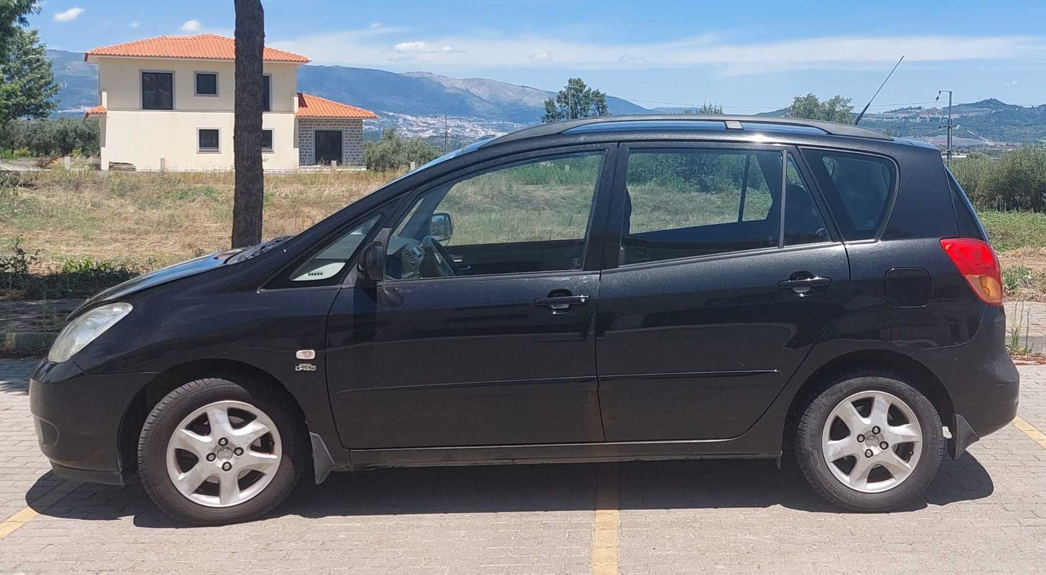 TOYOTA Corolla Verso 2.0 D-4D (2002)