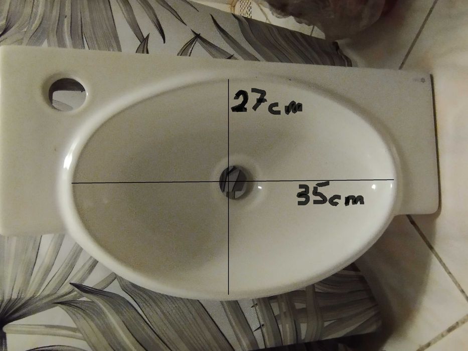 Mała umywalka do małych pomieszczeń.