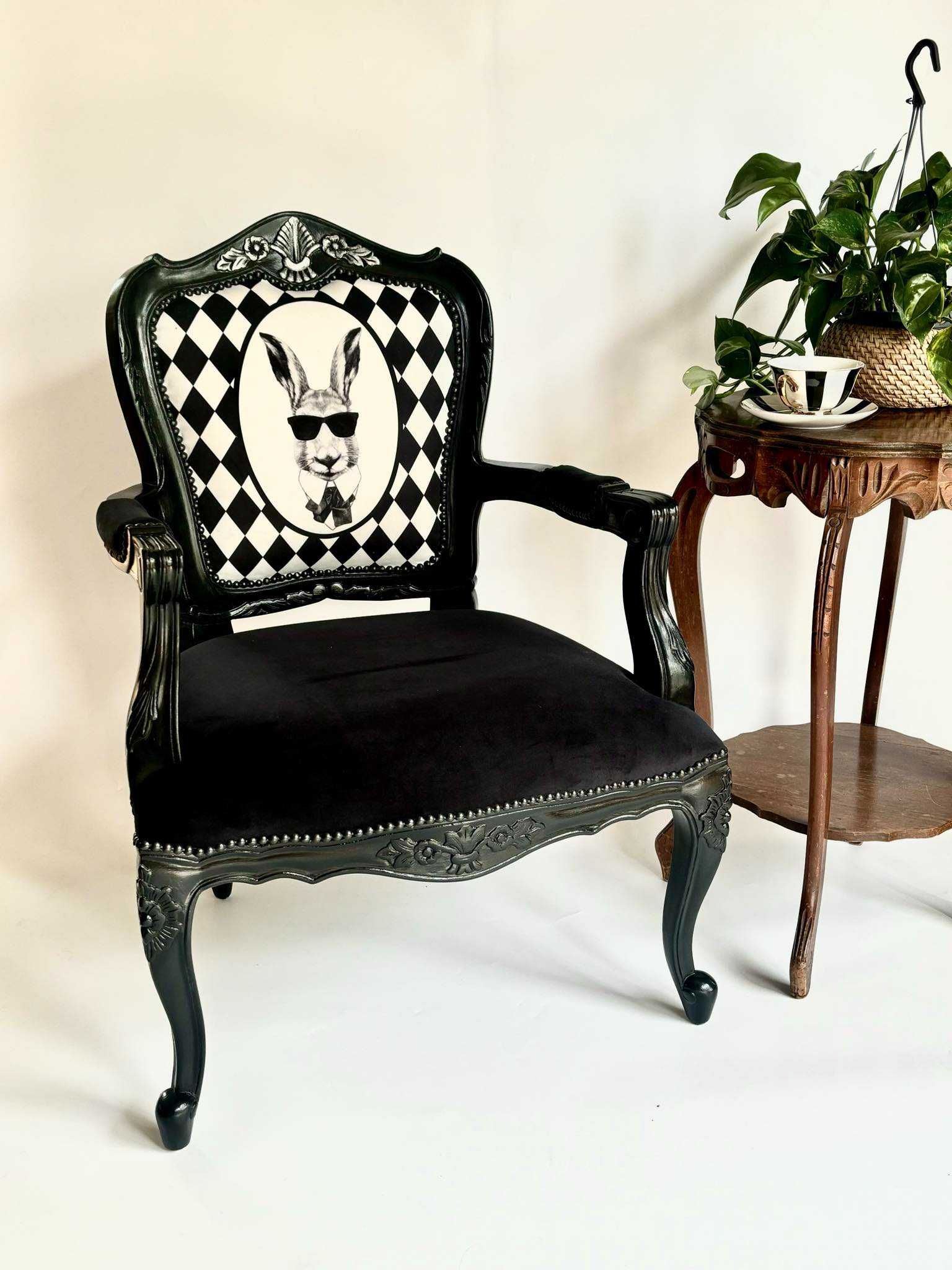fotel ludwik królik odnowiony welurowy czarny glamour vintage retro