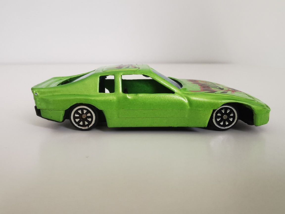 Stary Resorak Autko Porsche 944 Zielony