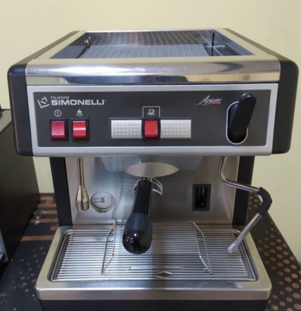 Кофемашинам  NUOVA SIMONELLI Appia 1 GR S .