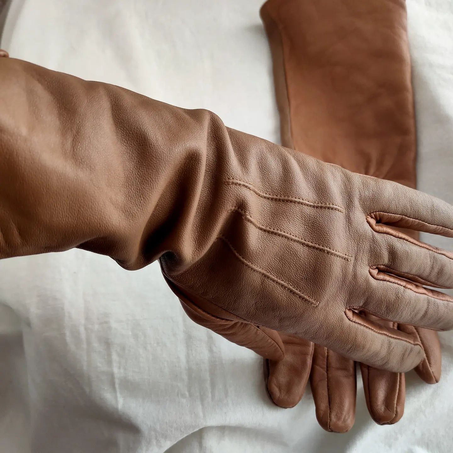 Перчатки из натуральной кожи